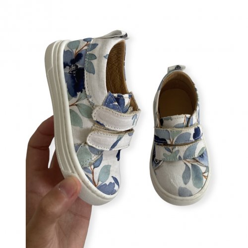 Sneakers light blue floral